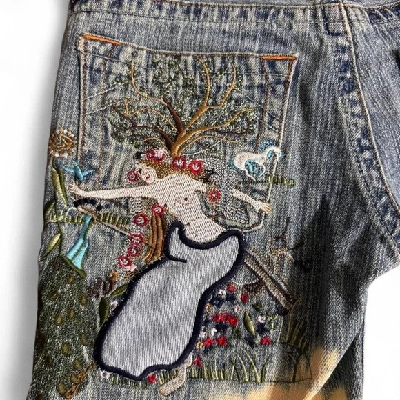 True Religion Distressed Jean Shorts 28 | Rare Embroidered Patchwork Y2K Denim - Picture 7 of 8